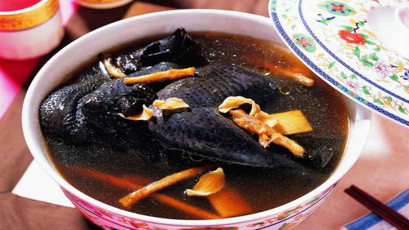 Món gà ác hầm đậu đen thơm ngon bổ dưỡng