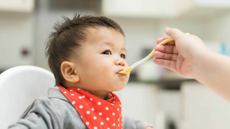 Cho bé ăn dặm thế nào mới đúng?