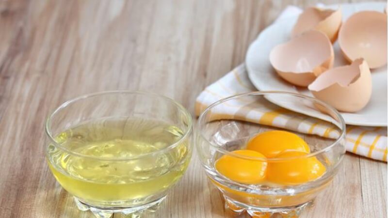 Tẩy lông ria mép cấp tốc bằng lòng trắng trứng
